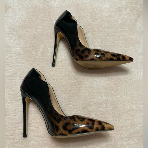 KMEIOO black and cheetah heels. - Picture 5 of 7